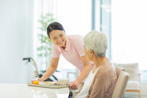 食事の介助・見守りの様子