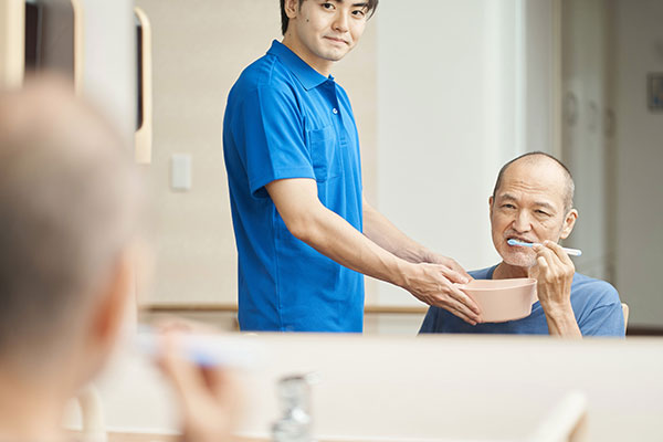 口腔ケア、排泄確認・オムツ交換や更衣の様子